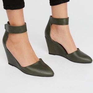 NWT Jeffrey Campbell Peaks Point Wedge